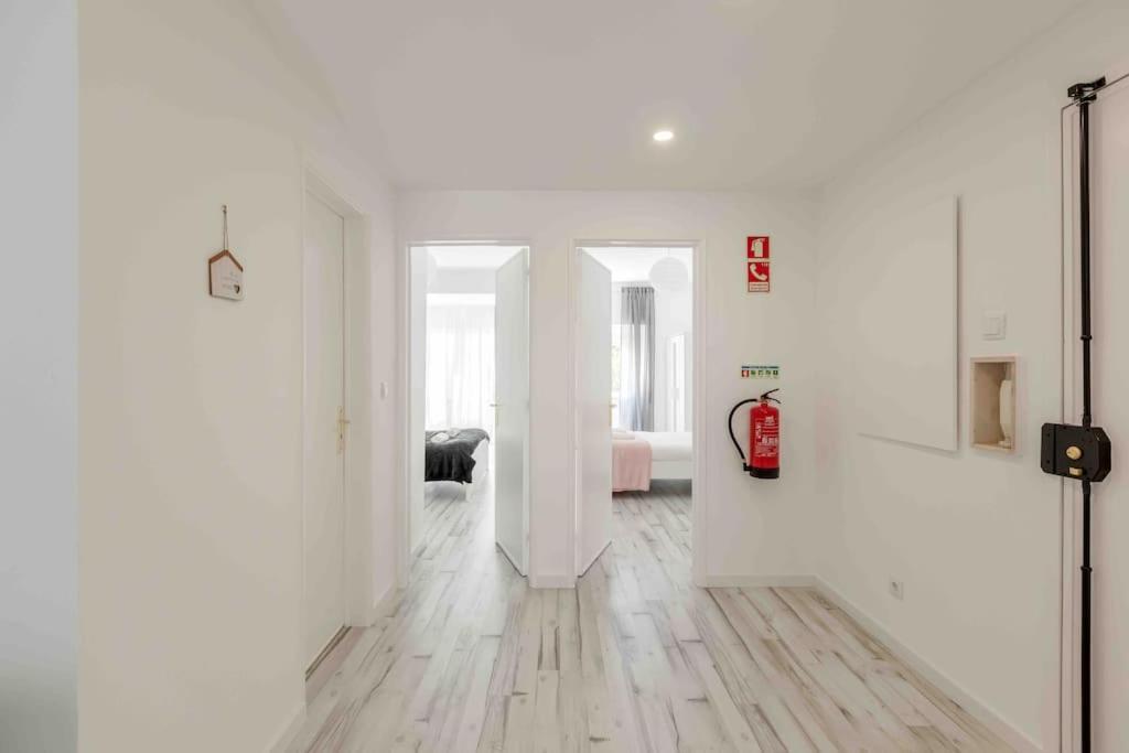 Lovely 3-Bedroom Condo W/ Free Parking On Premises เกลูซ ภายนอก รูปภาพ